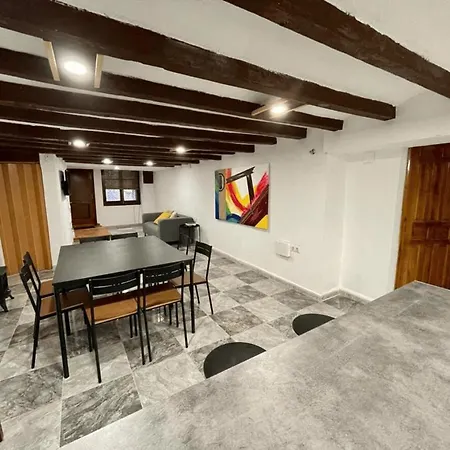 Espacioso Bajo En Casco Histórico * Tarragona