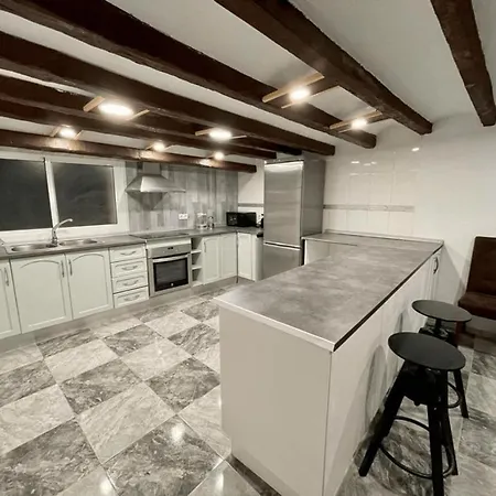 Apartamento Espacioso Bajo En Casco Histórico